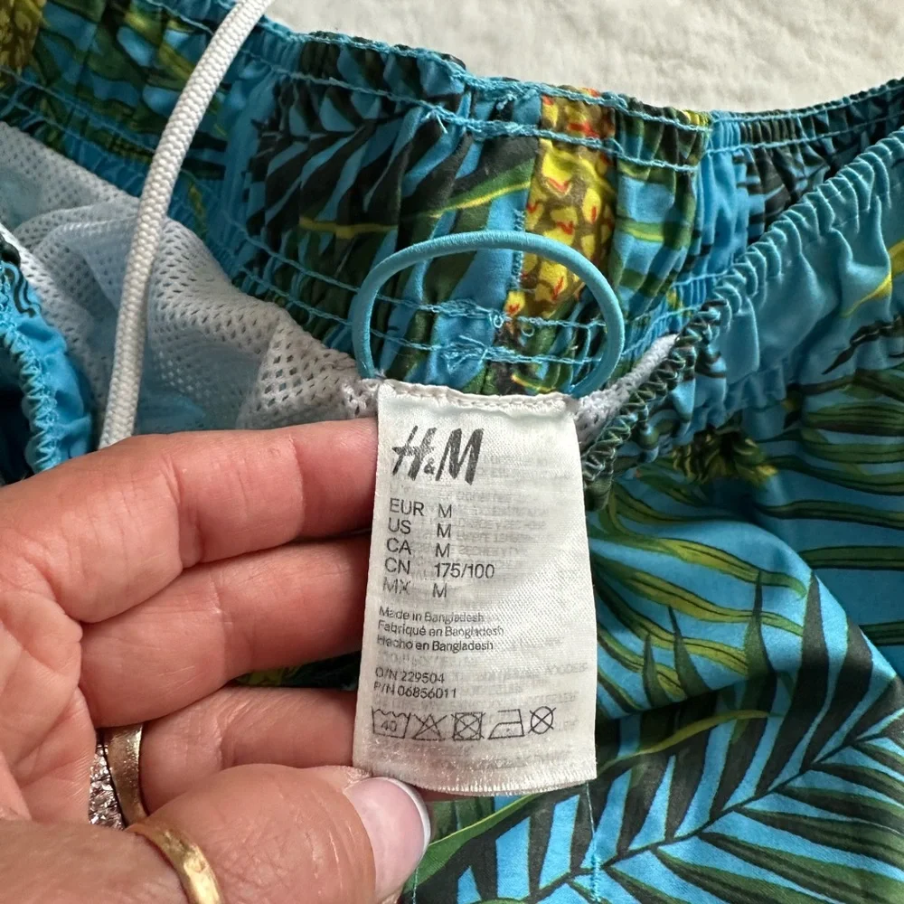 H&M Blue Floral Pineapple Shorts   #athleisure Bloungewear Wieggings Fworkout
